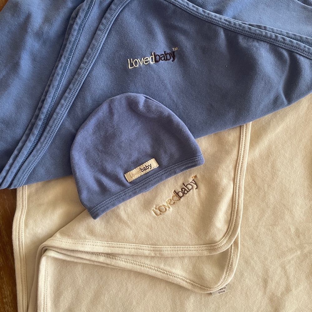 ORGANIC LovedBaby swaddles & cap